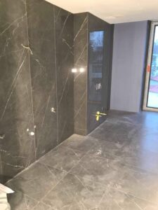 DUŠŠIRUUMI PLAATIMINE SUUREMÕÕTMELISE PLAADIGA