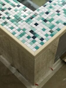 BASSEINI SERVA PLAATIMINE